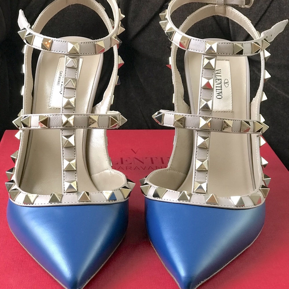 Valentino Rockstud Blue Leather Heels, 38/8